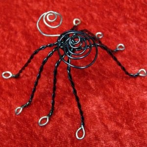 Small spider wire sculpture