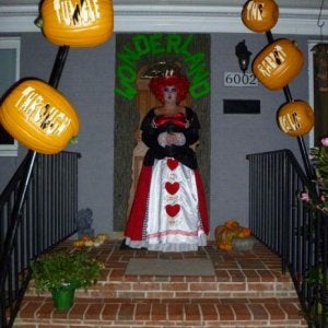 Queen at the entrance to Wonderland